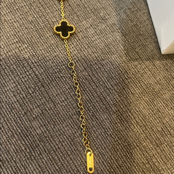 Elegant Black and Gold inspired Clover Bracelet. - Picture 6 of 9